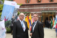 Antero Saksala ja Jukka Alasentie Baijerin edustuston edessä, jossa lobbausjulistus allekirjoitettiin.